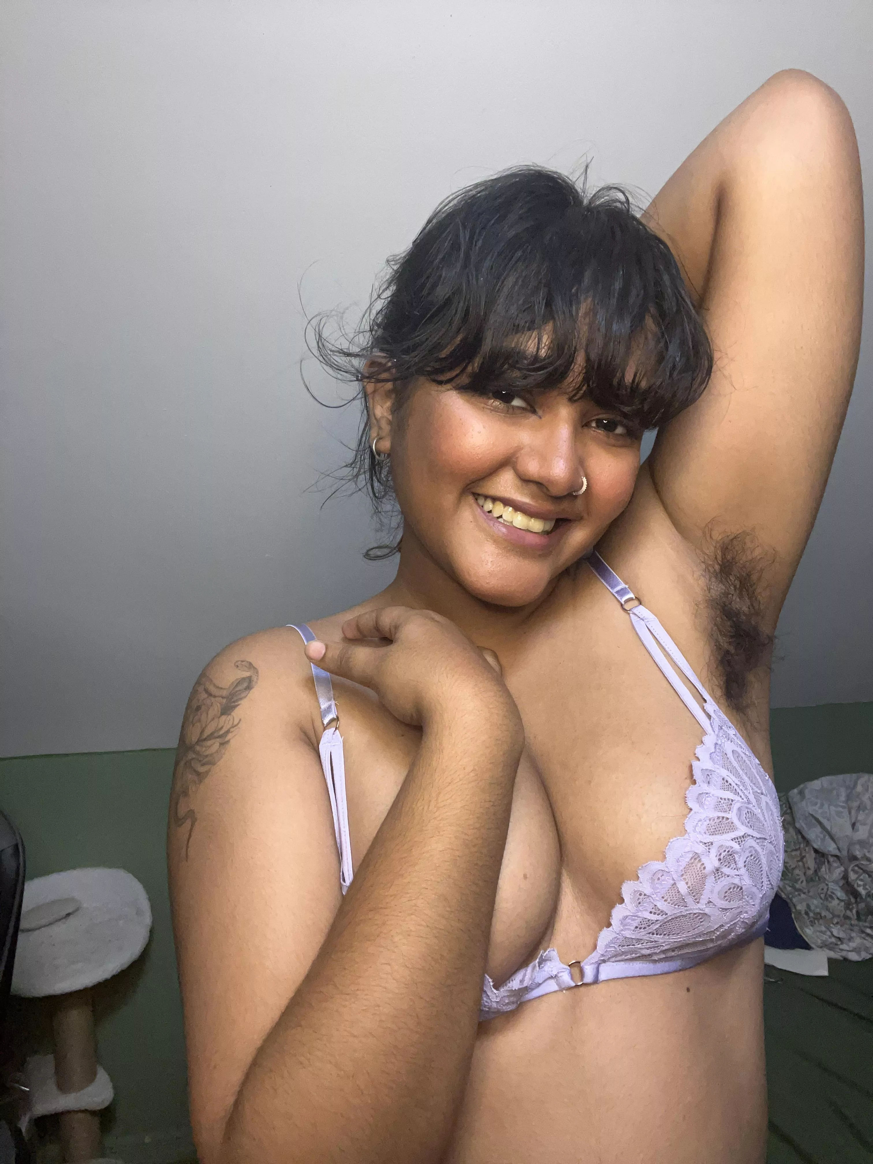 I’m trying to fall in love with my body hair. Do help! 