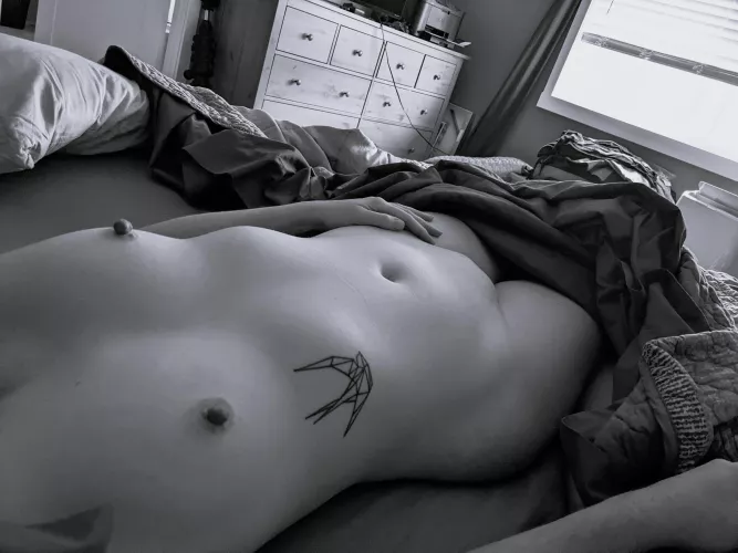 Mound in sexy black and white.