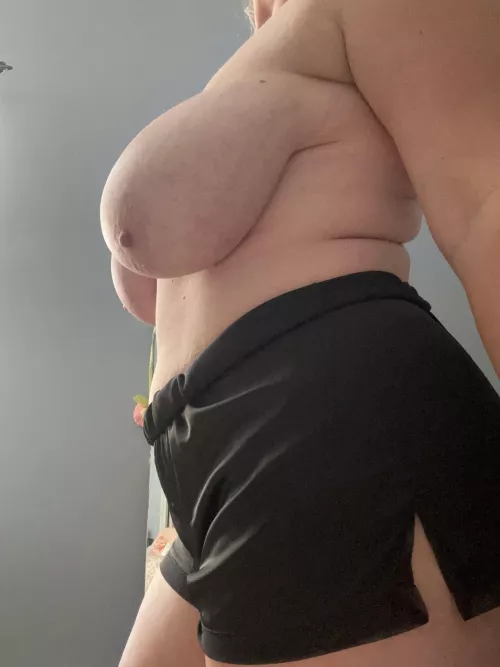 Some nice big side titties for you tonight. 