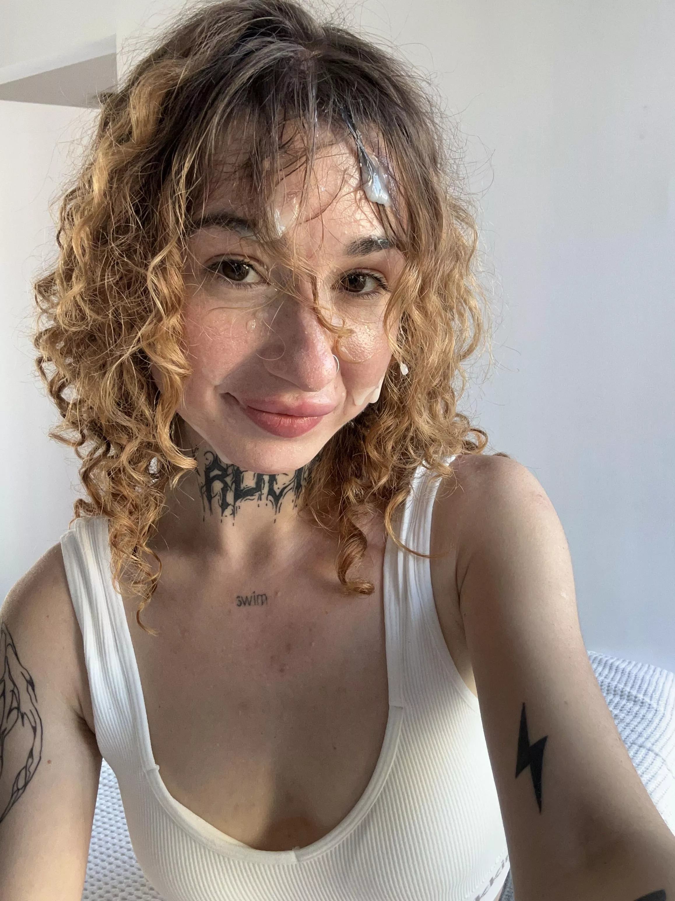 This is what a selfie after a blowjob should look like