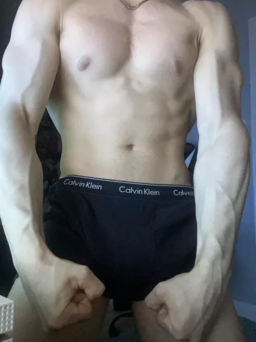 veiny arms in action 🎥🤫🔥