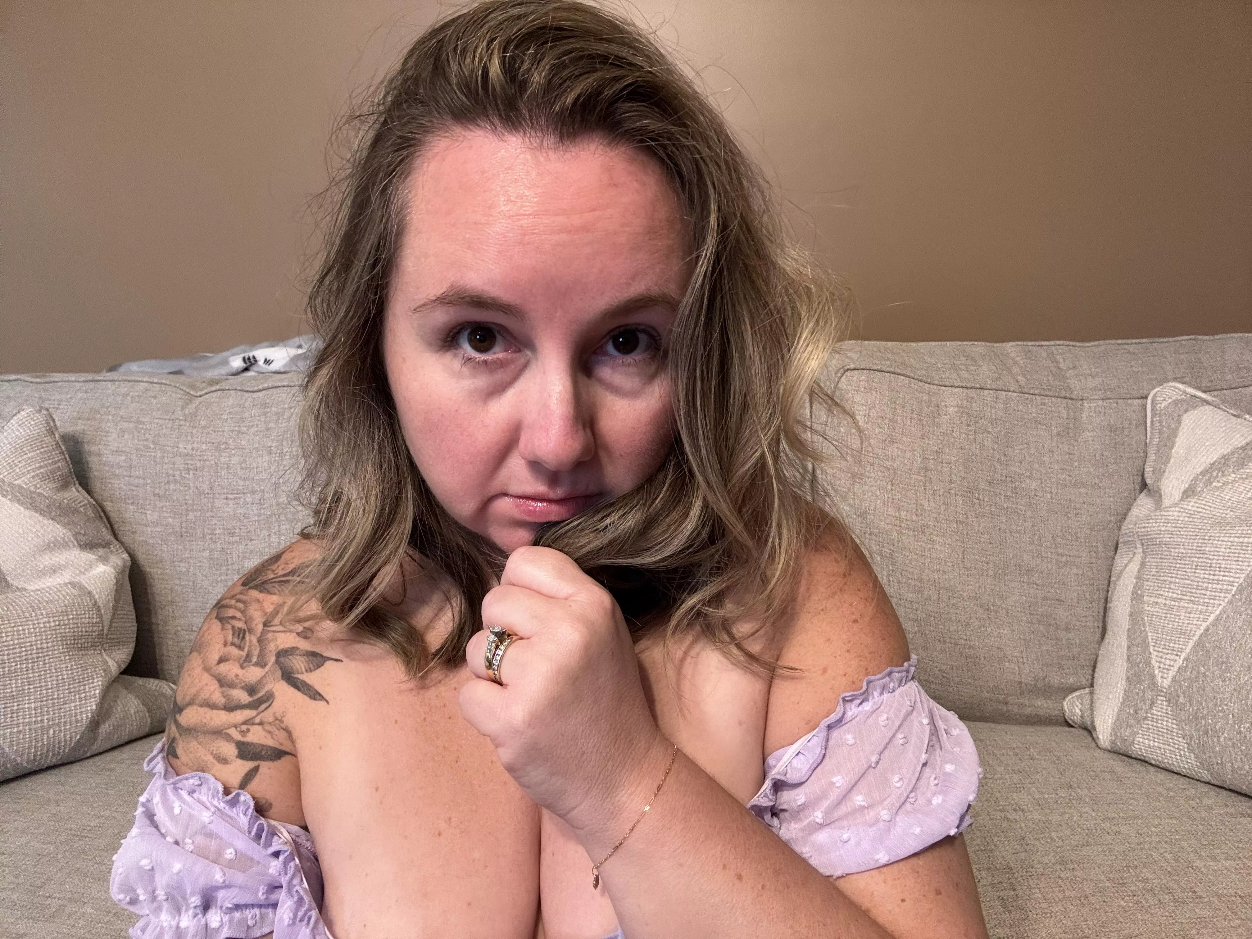 Are married older women your type 