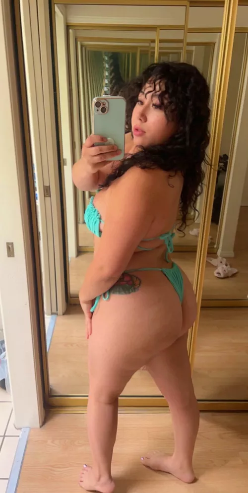 Big booty for your fat cock, daddy