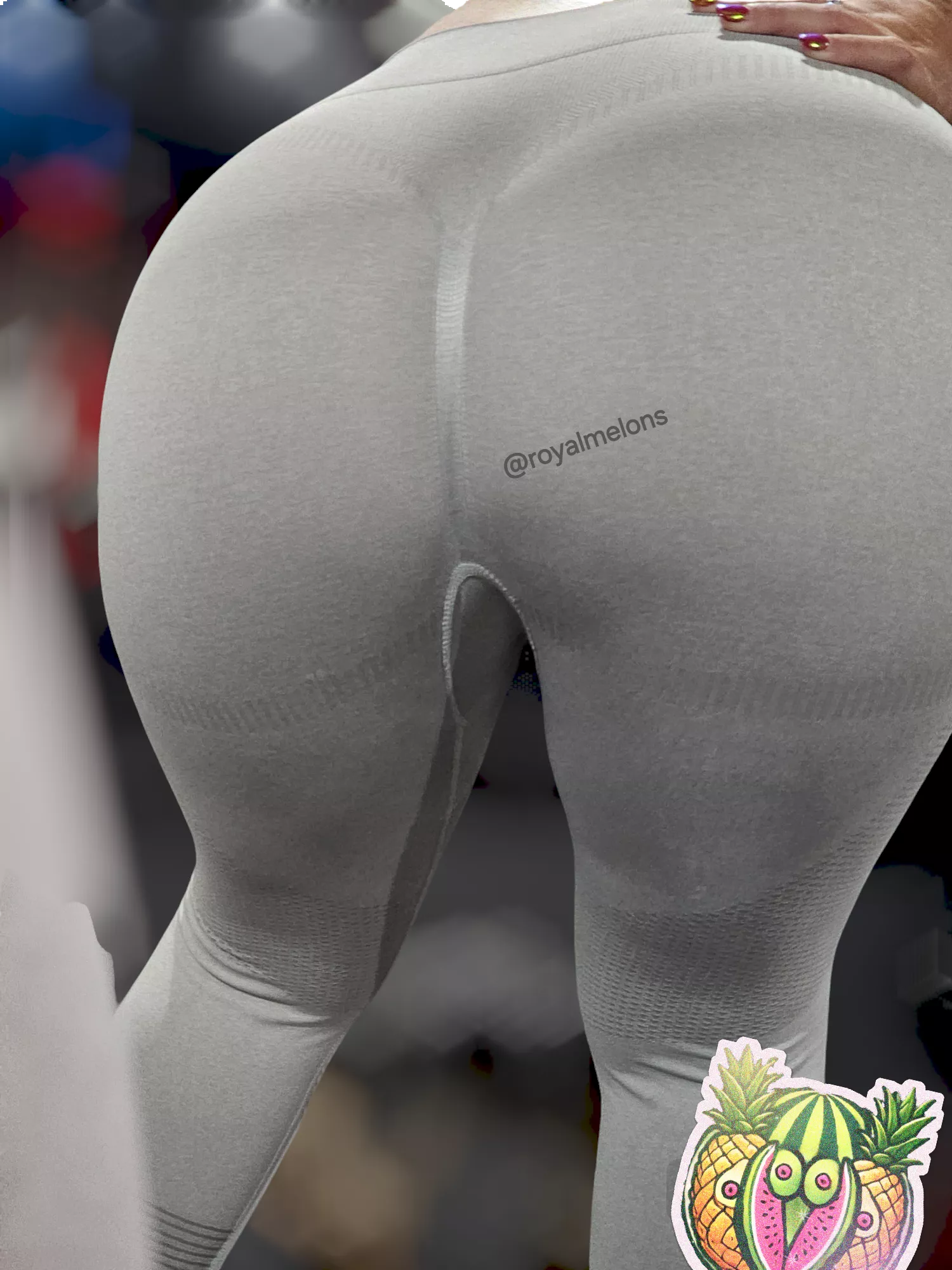 Big snack in these yoga pants 