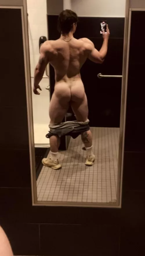 Can’t help but take pics after a good leg day;)