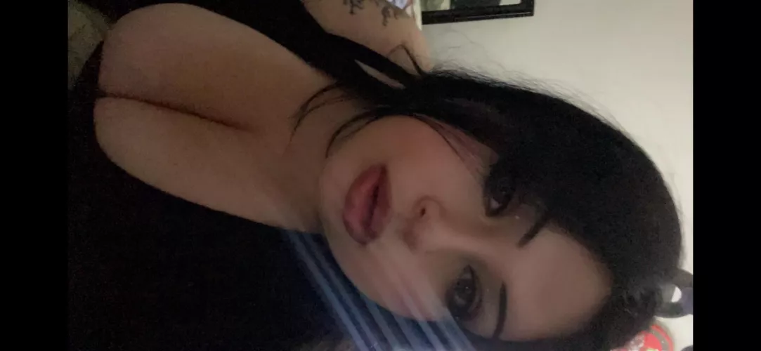 Fantasy where we meet up at a bar, drink a little too much and you can take advantage of me at the end of the night 🫣😉🥹