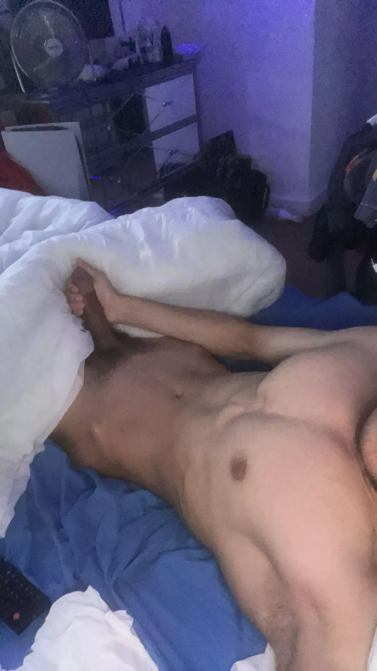 Havent nutted in 2 days 🍆💦 anyone gonna help change that ?