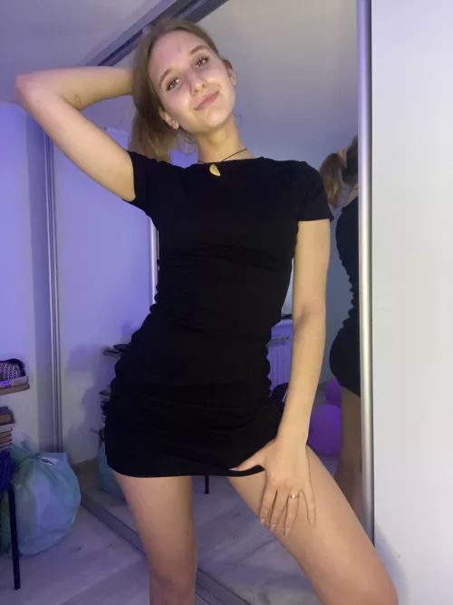 I just got home from work. my boss loves my dress!
