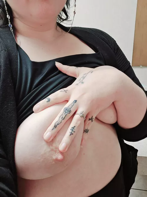 I'd suck you off in the cubicle at work