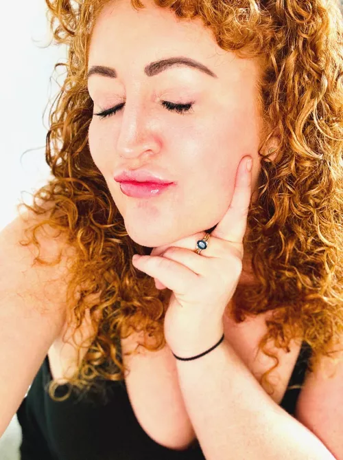 Might tease you with my sexy hands and them put them to use... wanna be the test subject?