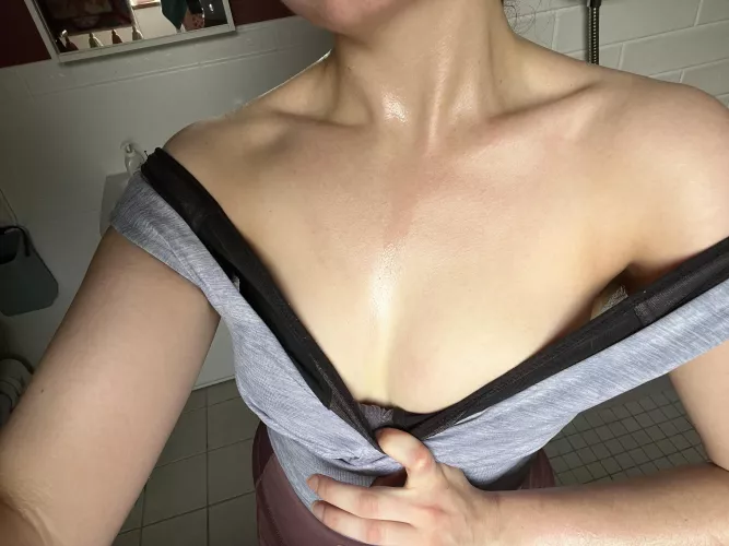 Post 10k sweaty cleavage 