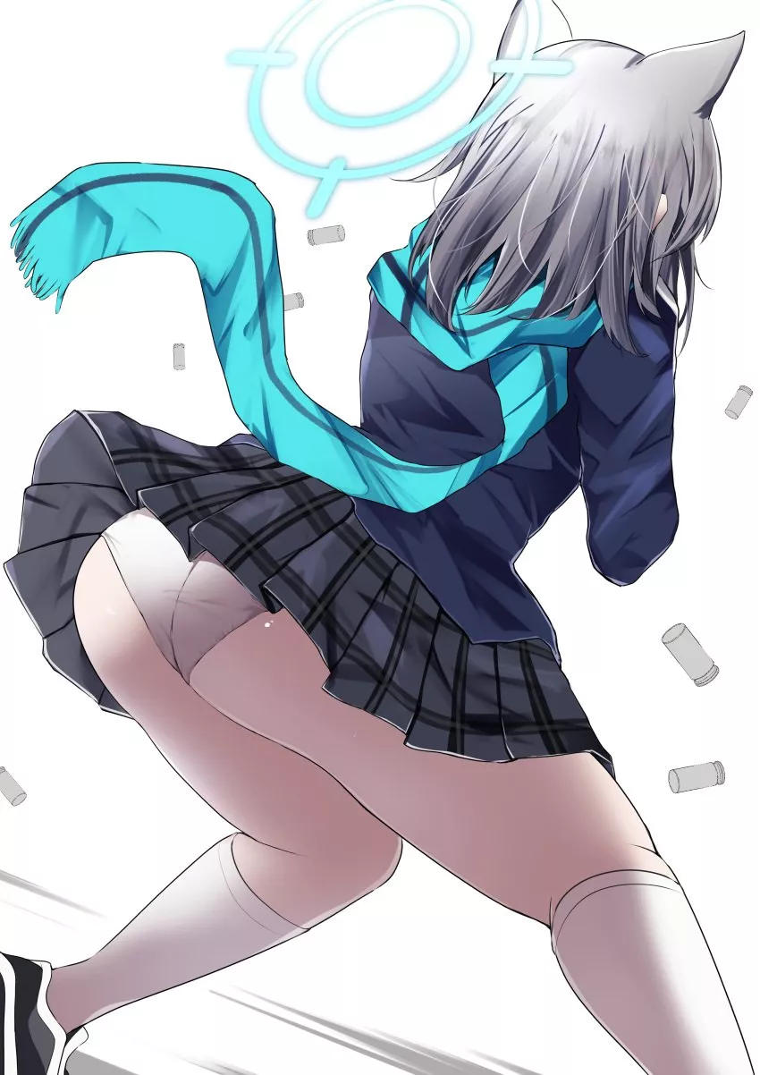 Shiroko trying to do something and ending up showing her behind~ 💙 (Artist - 