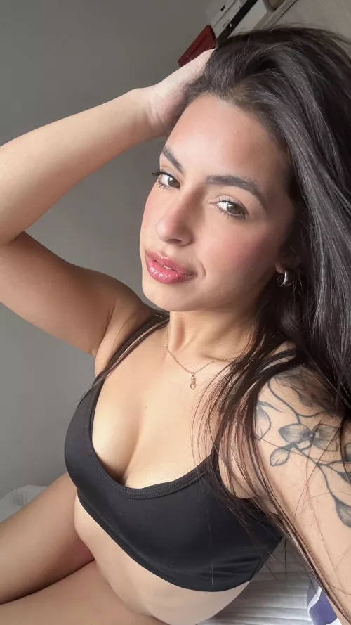 smol body, kinda smol tits