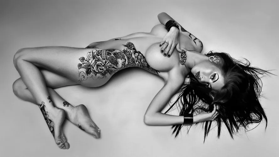Tattoos - No Clue But Hot 3840x2160
