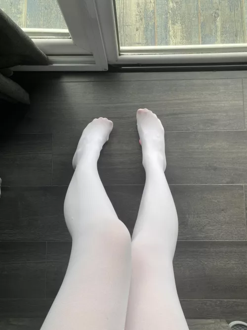 Tear off my stockings and suck my feet