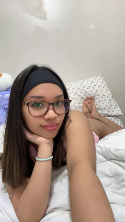 The cutest nerdy asian in the simulation 