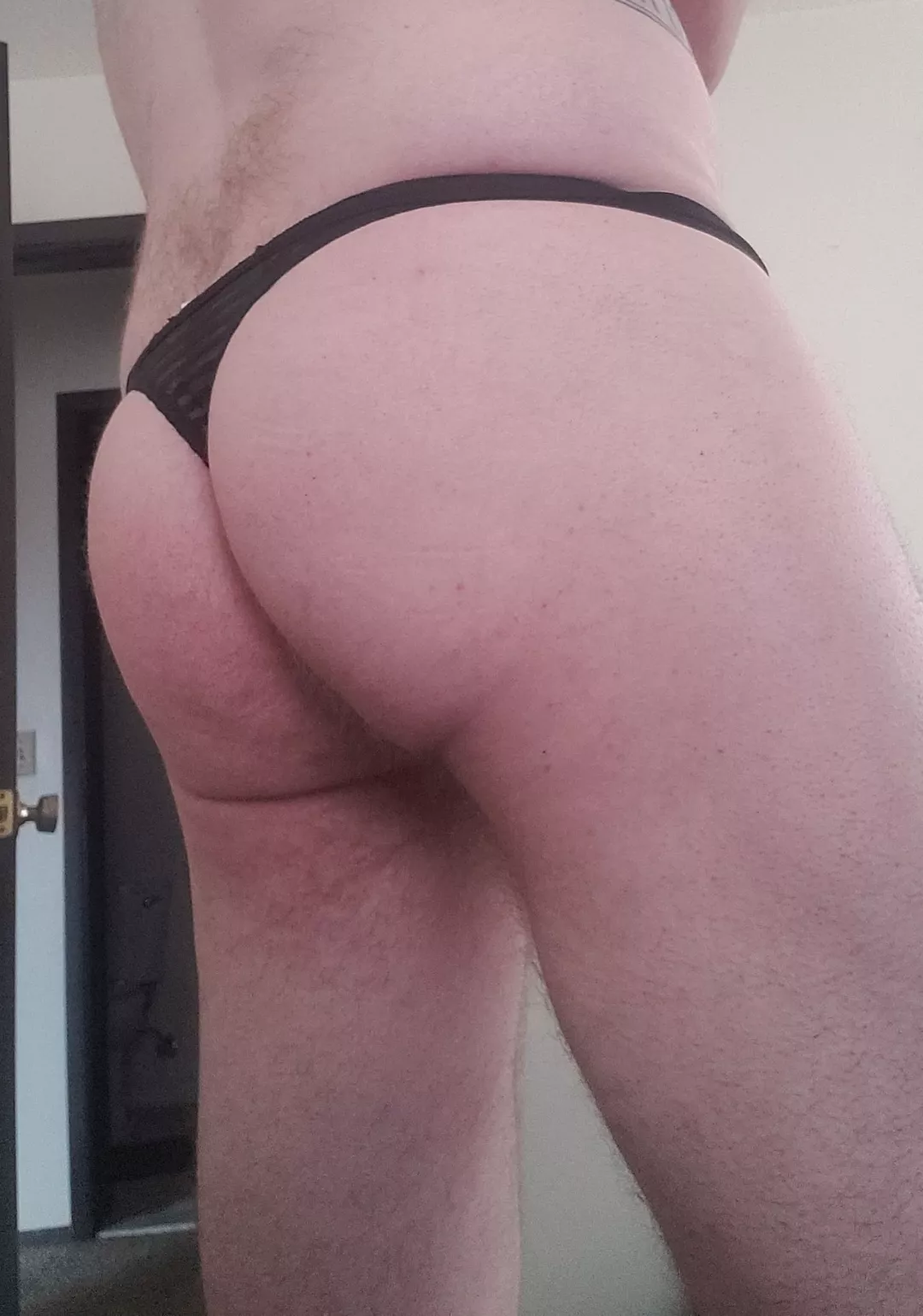 36, verse/top thought my ass looked good in this pic. 
