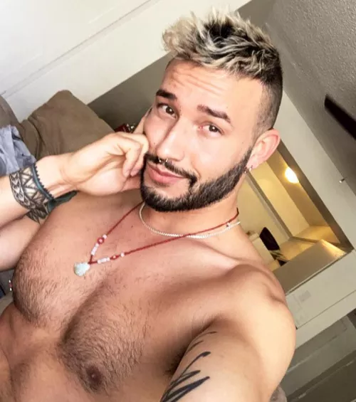 Always looking like Iβm up to something π