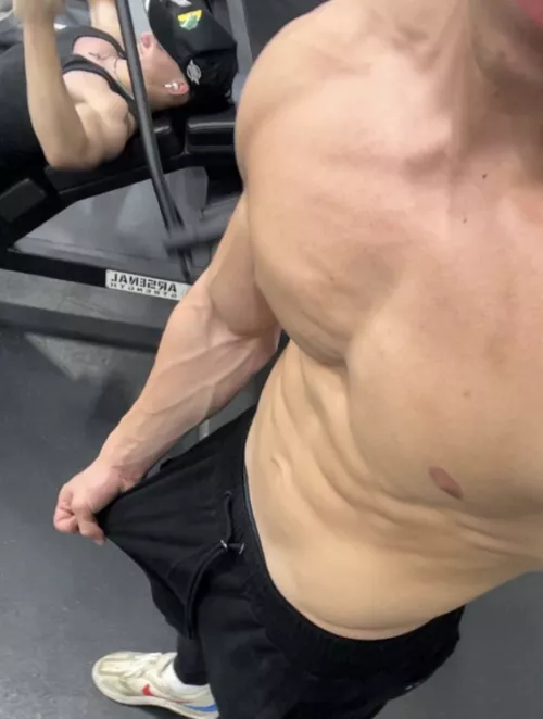 In the locker room after my workout 😏