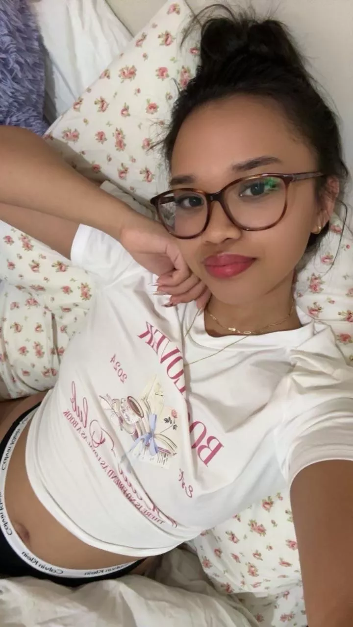 Messy hair but I still feel cute