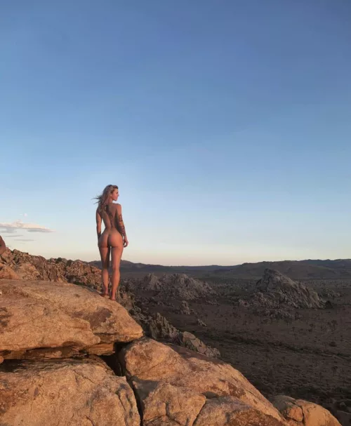 Nothing more majestic than reaching the peak in the nude!