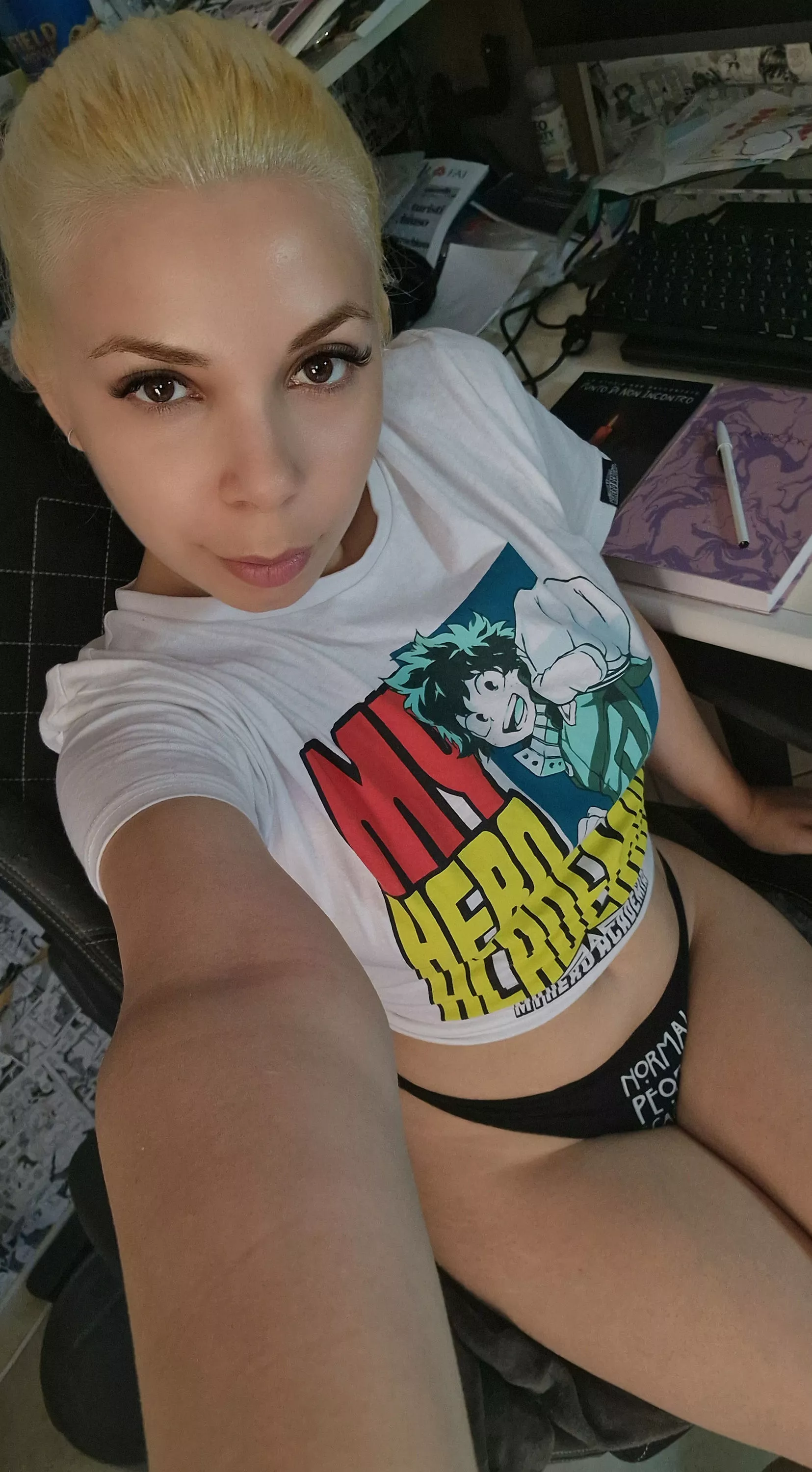 She's a 10 but hasn't watched Naruto. What is she?