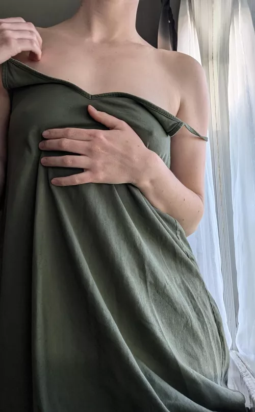 Soft skin and loose dresses [F]