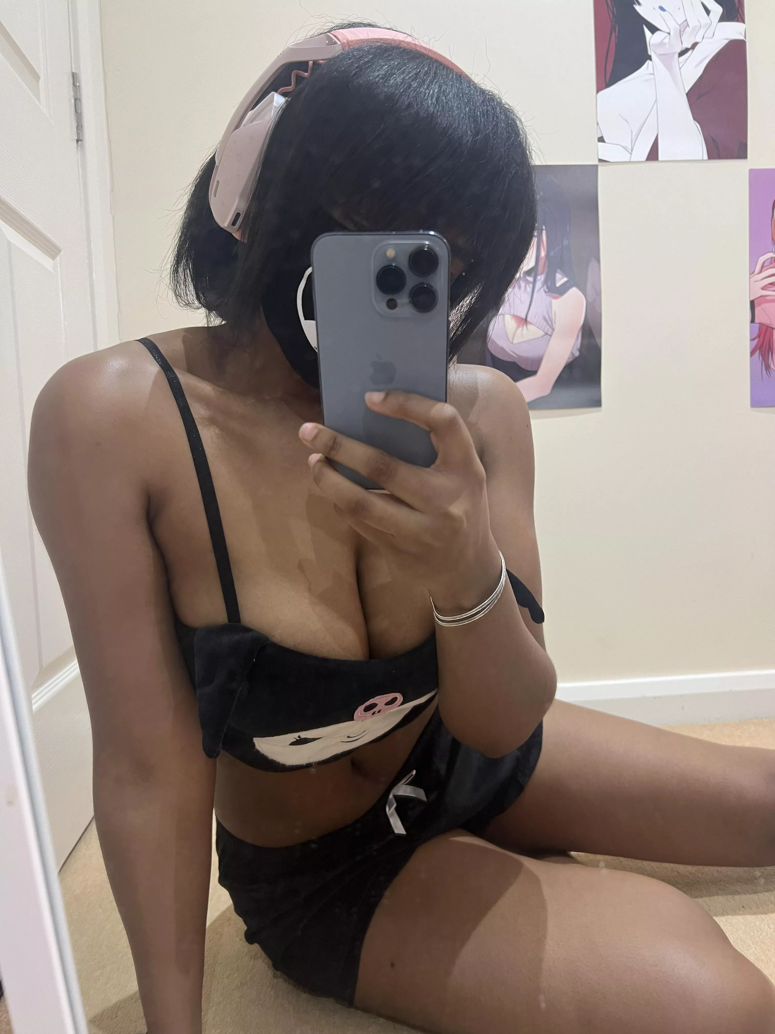 Think I'm attractive wearing this