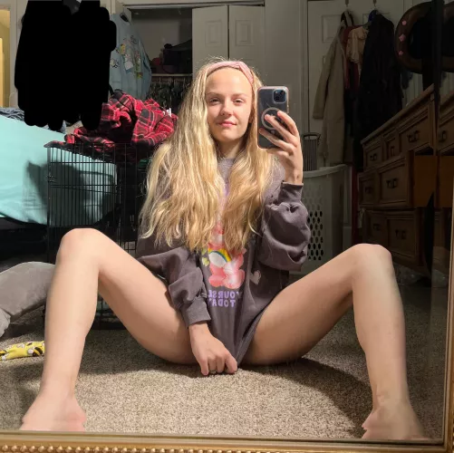 This naughty girl loves a good tease 