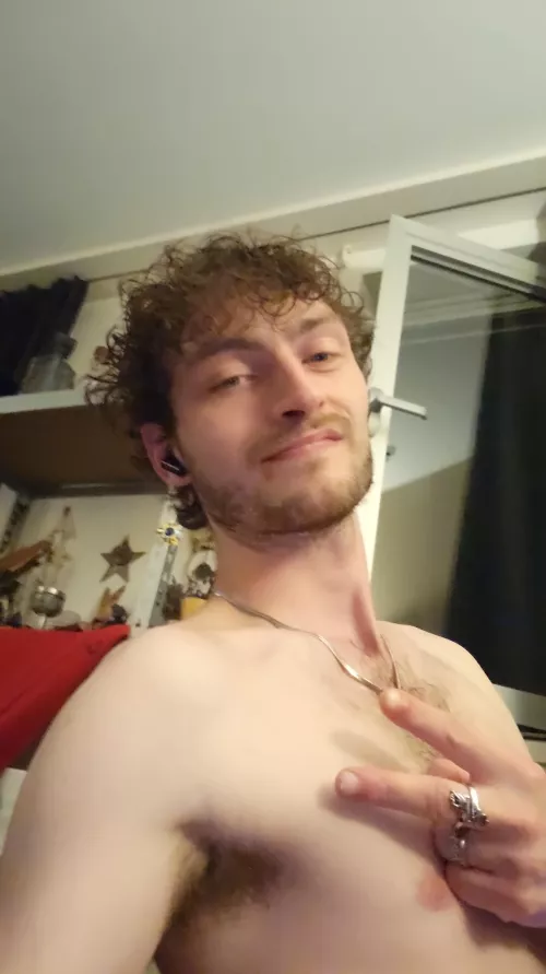 25, Come say hey *ignore the pimple pls*