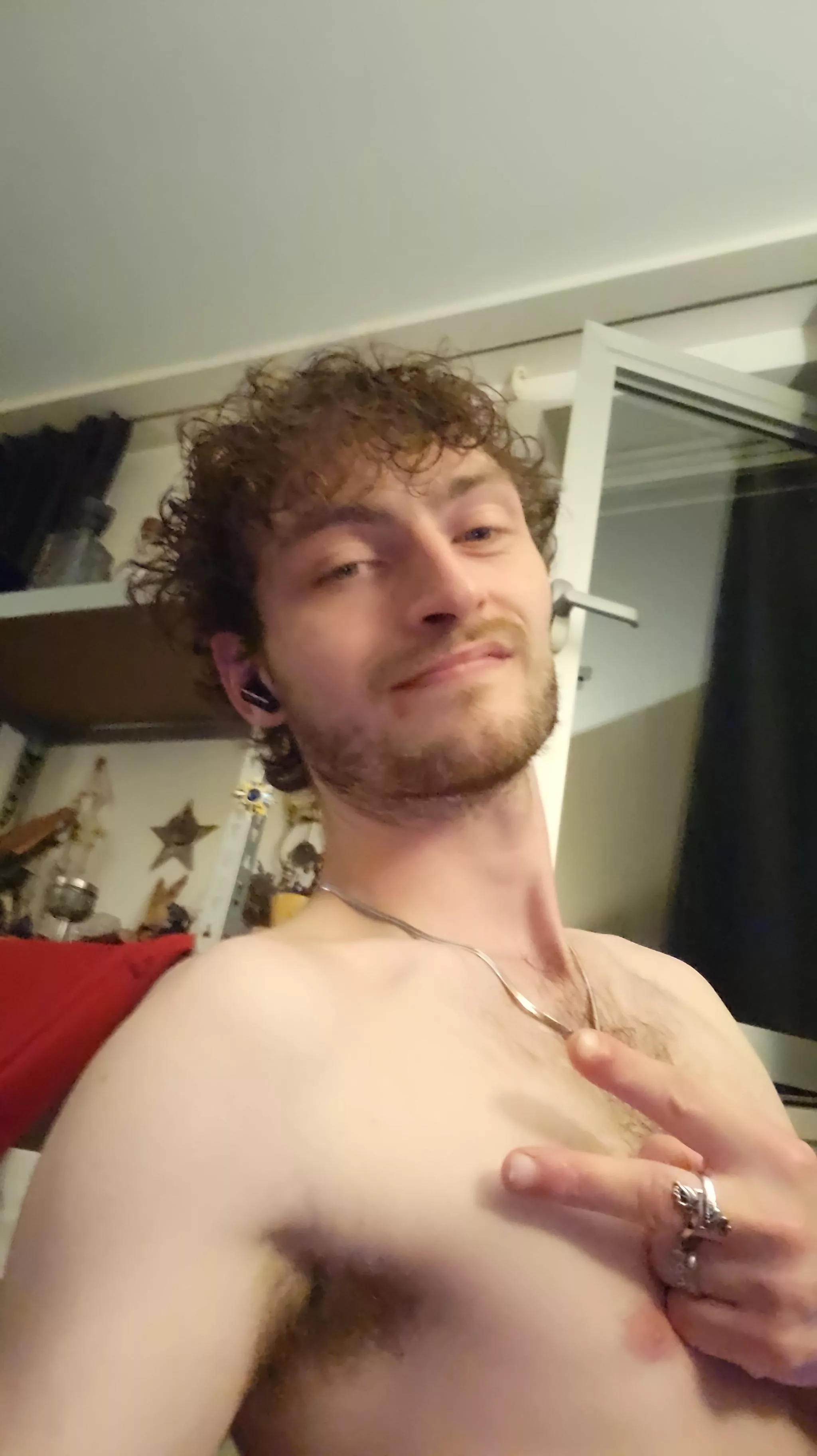 25, Come say hey *ignore the pimple pls*