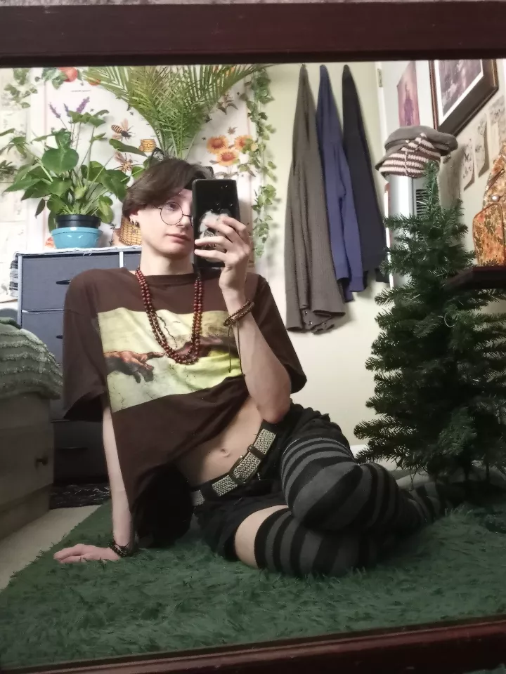 Can we be friends if I'm a femboy? ♡