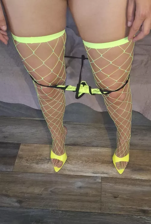 (F) yellow is sexy (OC)