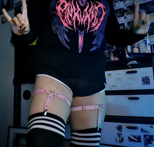 happy femboy friday! lazy goth fit :3