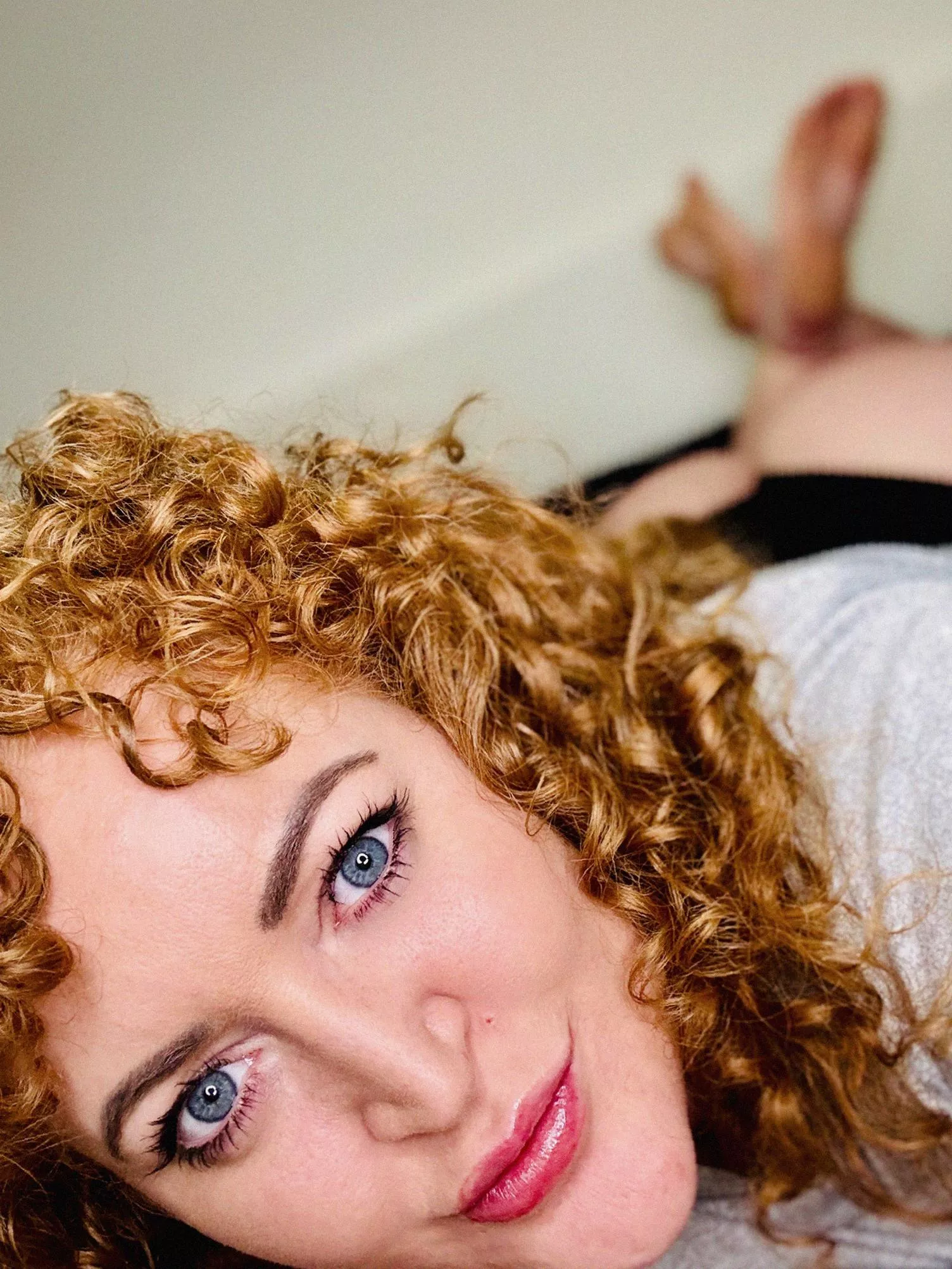 I'll bring the snacks to bed and then you go down on me