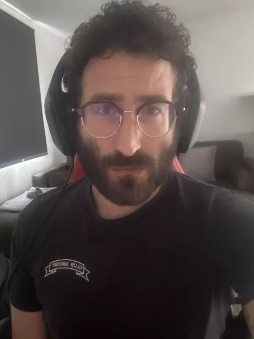 London based gamer. Need friends.