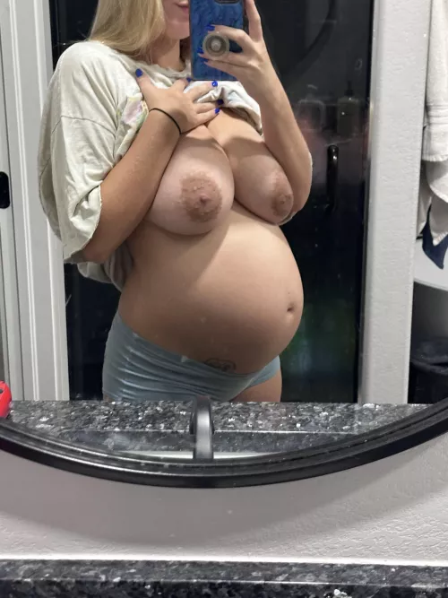 My bump is super sore today. Who going to come give me a belly rub? 🥺 (24 weeks preggo)