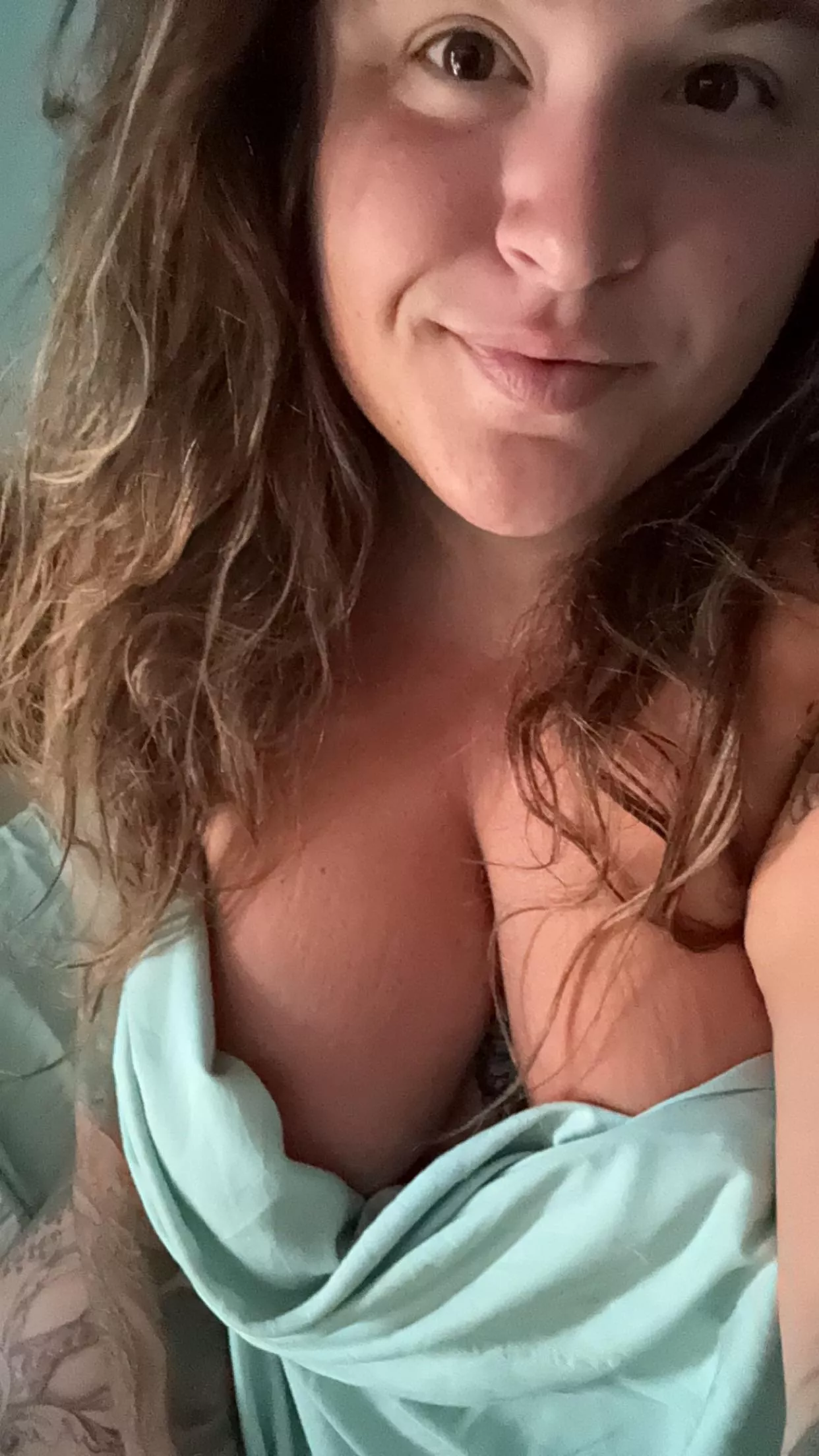 rise and shine , wake up with sexy bbw curves covered in tattoos !