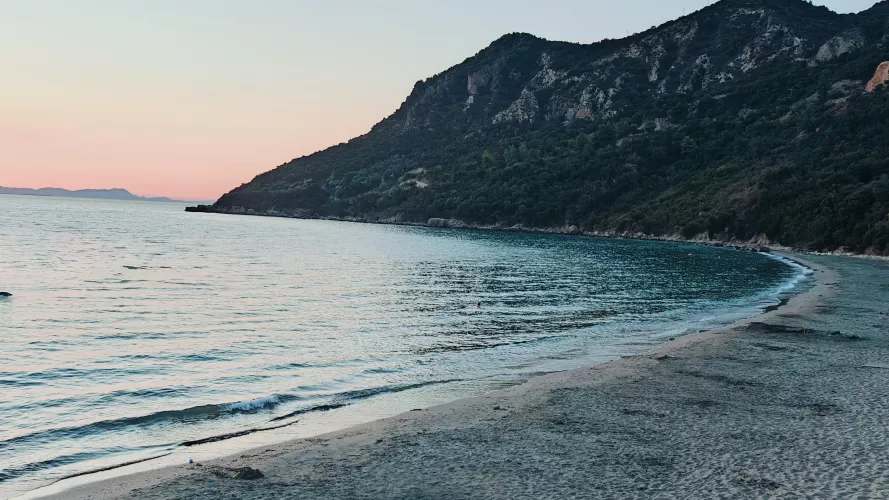 Sunset by the sea and mountain 🌊 🏔️