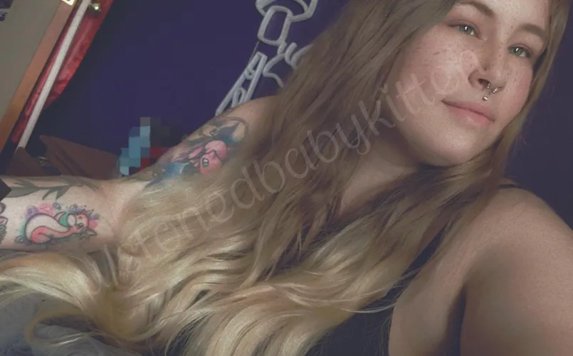 The urge to dye my hair again is growing 😩 Anyways Happy Friday!♡