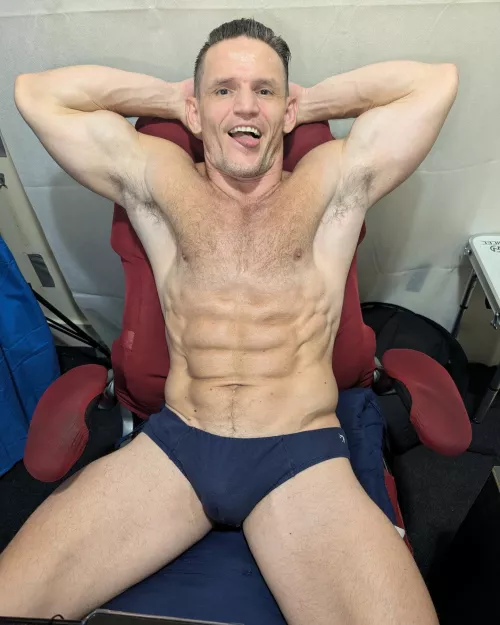 These armpits are smelling so good right now working from home in my undies