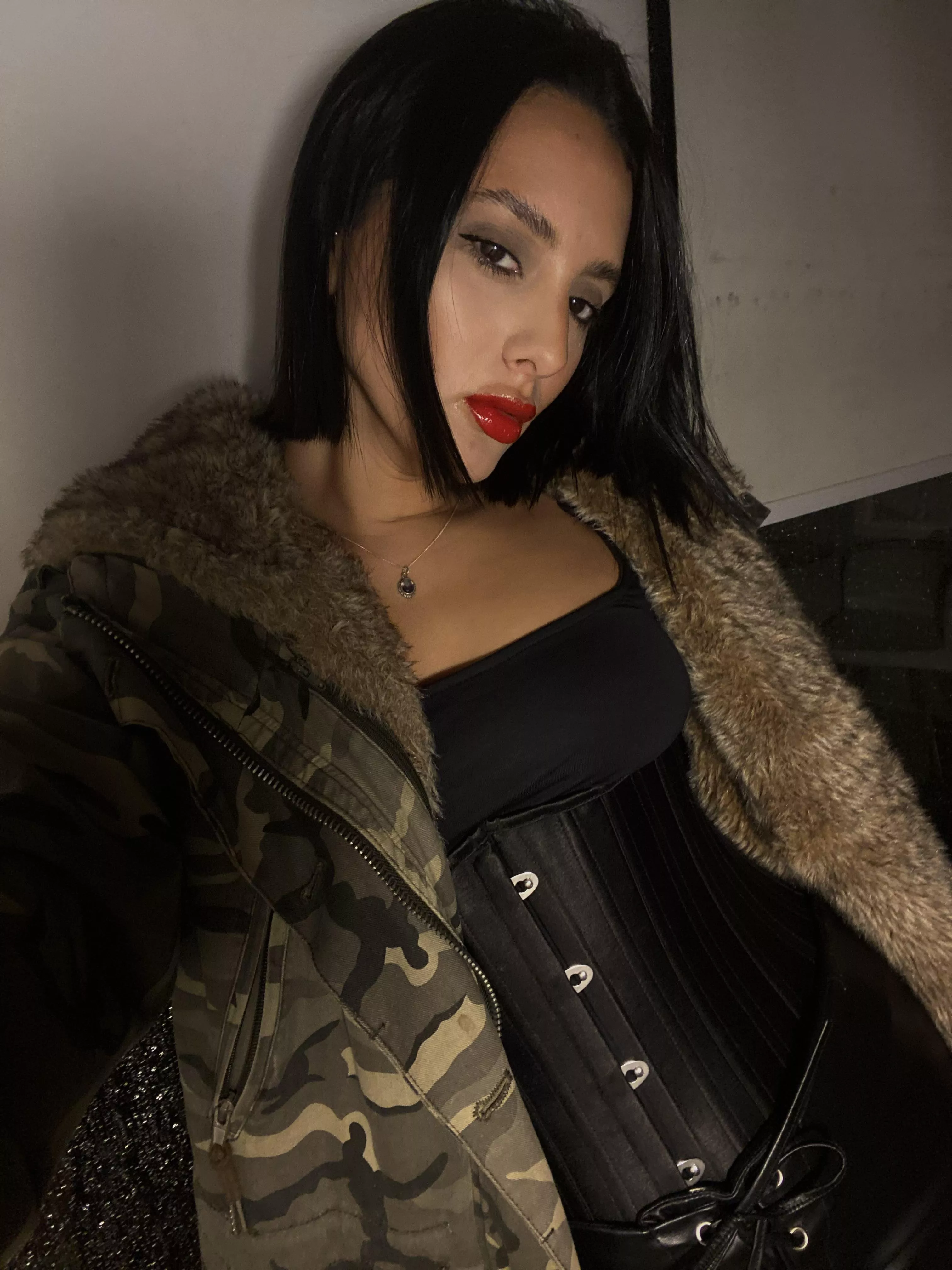 When I take off all my clothes and leave only my corset you'll go crazy. 