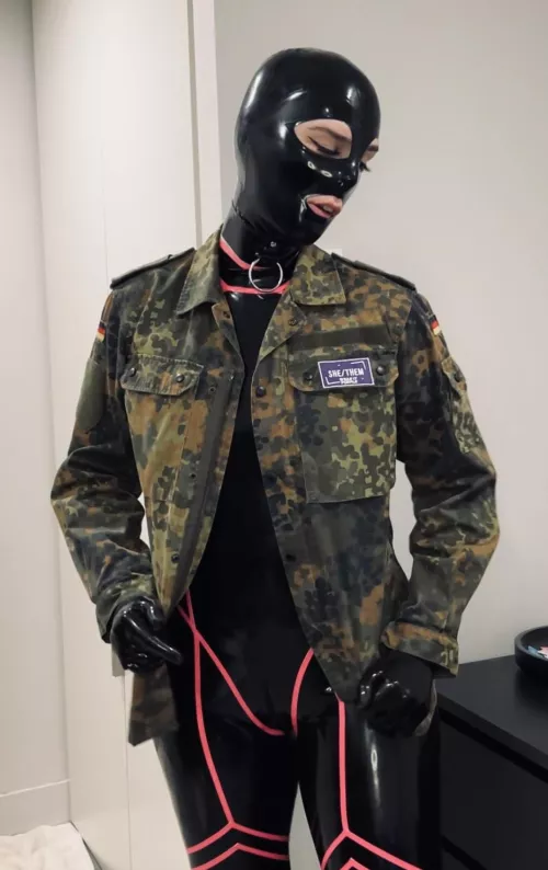 Why do I have a sudden urge to order you around? ⚔️