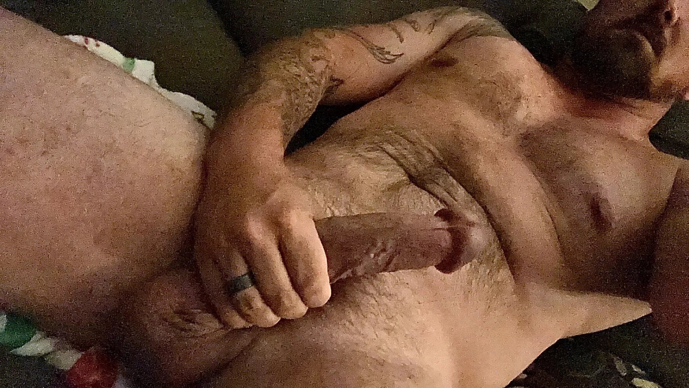 [33]M4F Wife and kids are in bed, who wants to take care of dad now? 