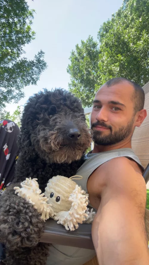 Anyone still play apex? My pup canβt hold her 1v1 so looking for a new squad π
π