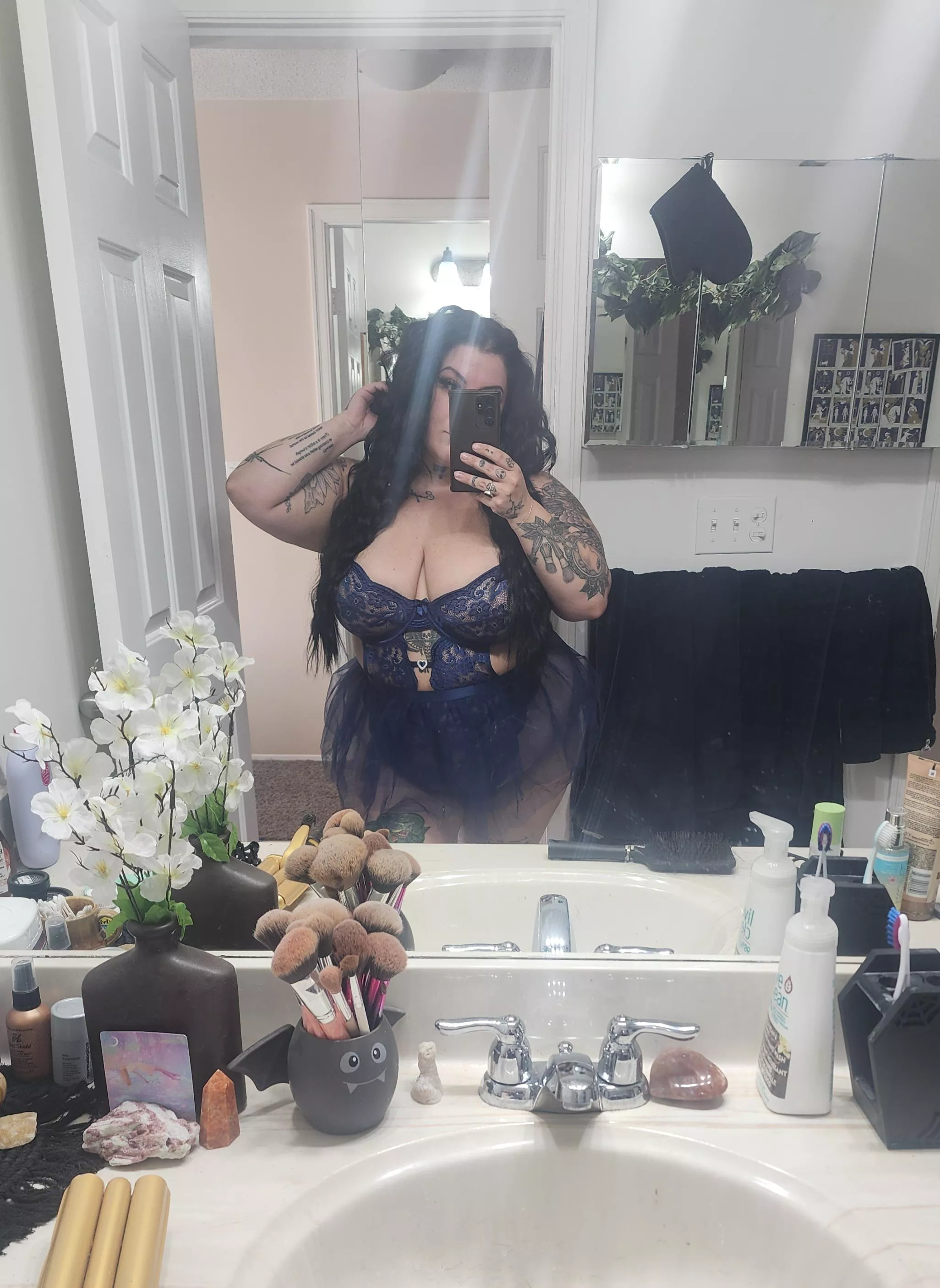 feeling like a little gothic fairy in this one