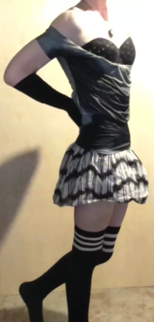 first time trying out a miniskirt 😏