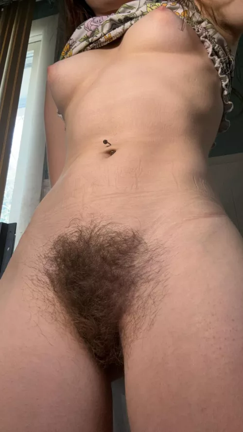 Hairy pussy doesn’t get the love it deserves 😋