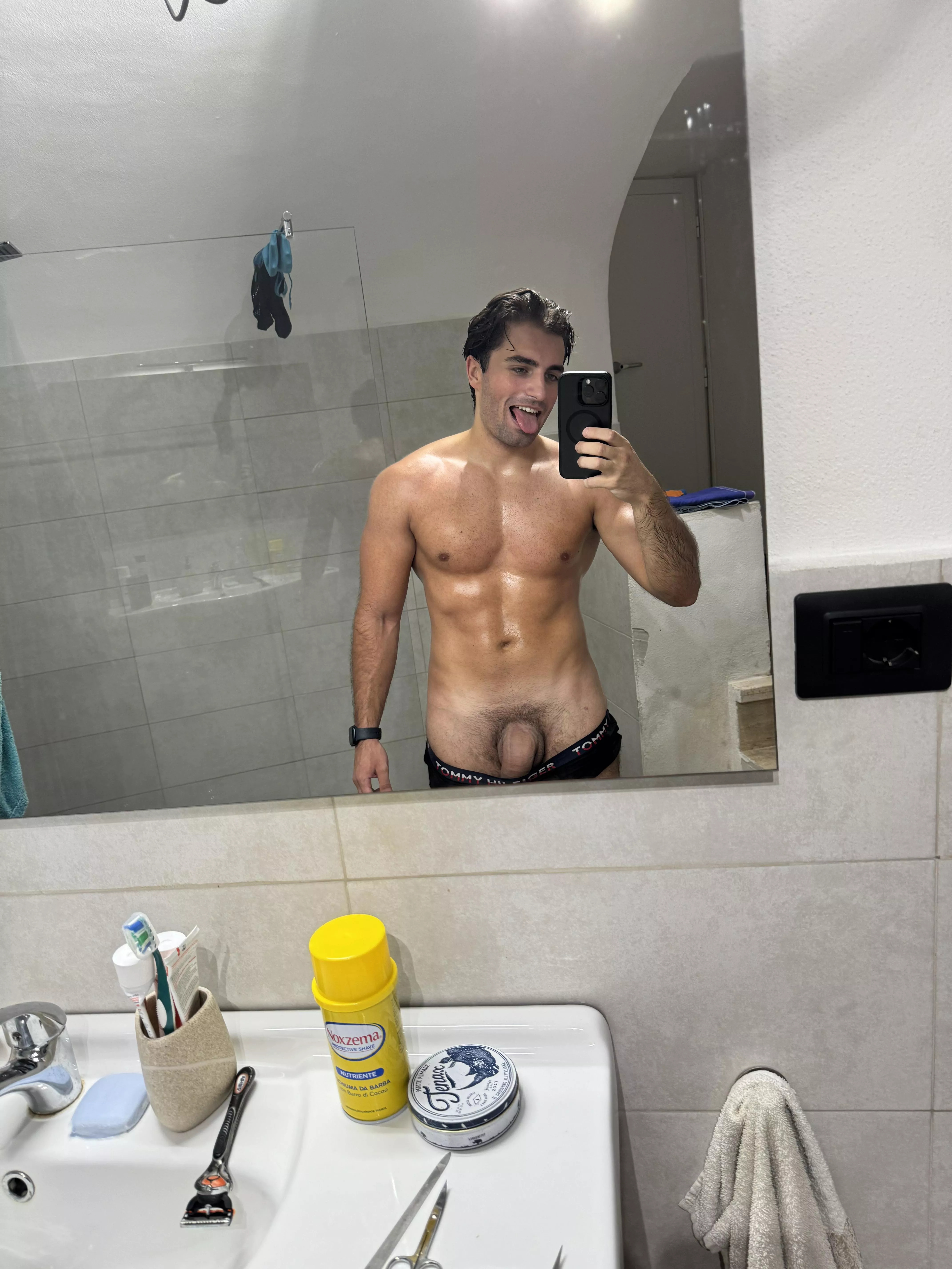 I send a cumvid to each “hi” in the comment 