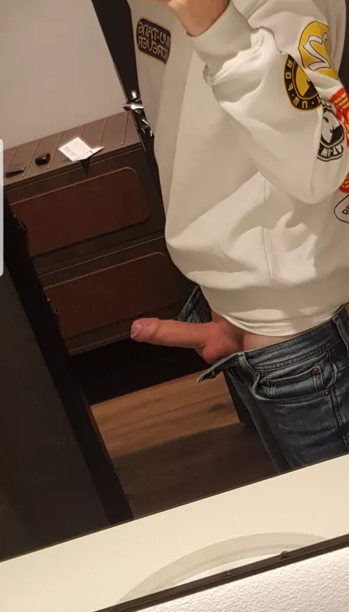 I'm bored and lonely at a hotel, I need someone to keep me company 